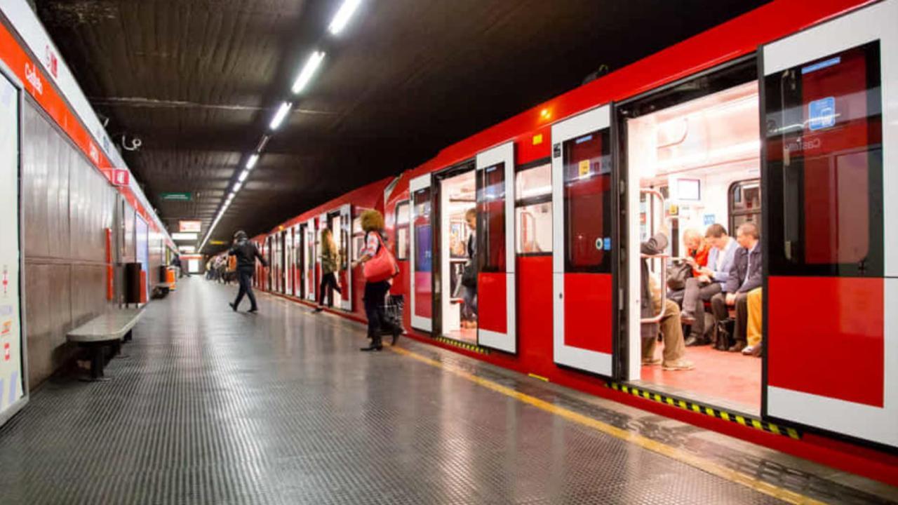 Stazione Centrale Ampio Loft Di Lusso Su 2 Livelli Milan Luaran gambar